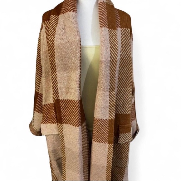 ONE WORLD Sweaters - ONE WORLD Tan and Cream Knit Open Cardigan style Duster. Super comfy and cozy!